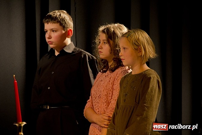 Zdjęcie w galerii na portalu naszraciborz.pl: Spora frekwencja na jasełkach w MDK-u wiadomości z regionu