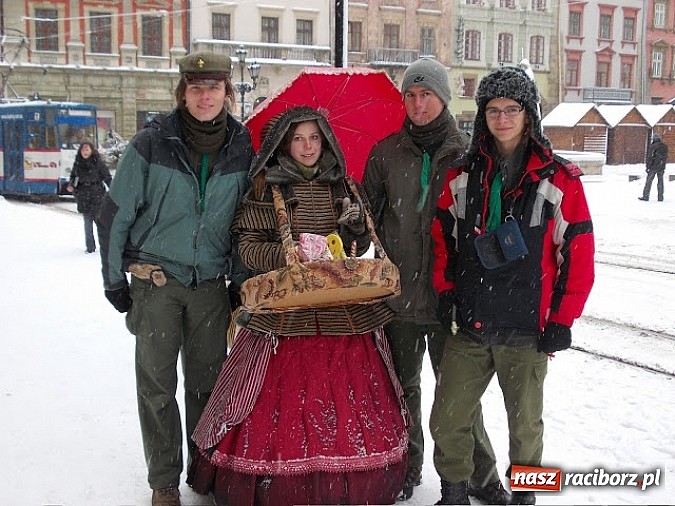 Zdjęcie w galerii na portalu naszraciborz.pl: Harcerze z Raciborza pojechali z paczkami dla Polaków na Kresach wiadomości z regionu