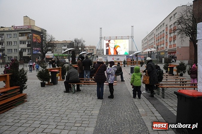 Zdjęcie w galerii na portalu naszraciborz.pl: Ruszyło kino w plenerze. Jutro Listy do M. na raciborskim Rynku wiadomości z regionu