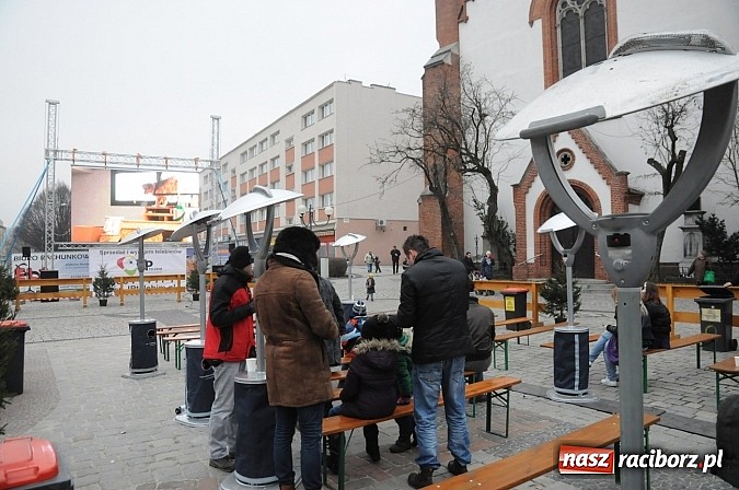 Zdjęcie w galerii na portalu naszraciborz.pl: Ruszyło kino w plenerze. Jutro Listy do M. na raciborskim Rynku wiadomości z regionu
