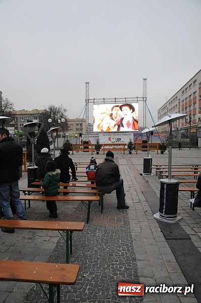Zdjęcie w galerii na portalu naszraciborz.pl: Ruszyło kino w plenerze. Jutro Listy do M. na raciborskim Rynku wiadomości z regionu