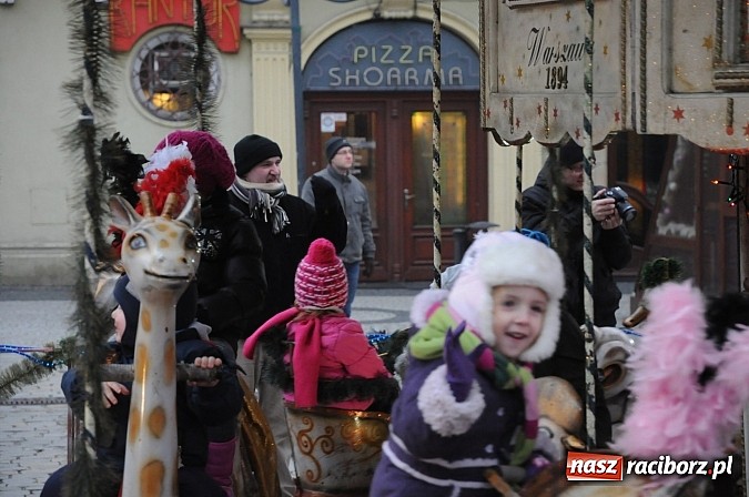 Zdjęcie w galerii na portalu naszraciborz.pl: Ruszyło kino w plenerze. Jutro Listy do M. na raciborskim Rynku wiadomości z regionu