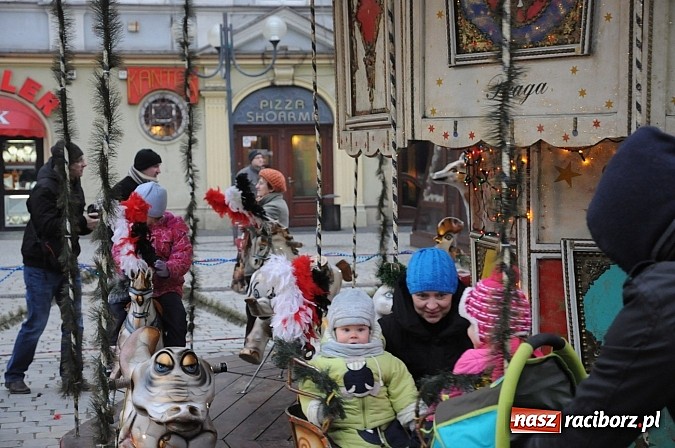 Zdjęcie w galerii na portalu naszraciborz.pl: Ruszyło kino w plenerze. Jutro Listy do M. na raciborskim Rynku wiadomości z regionu