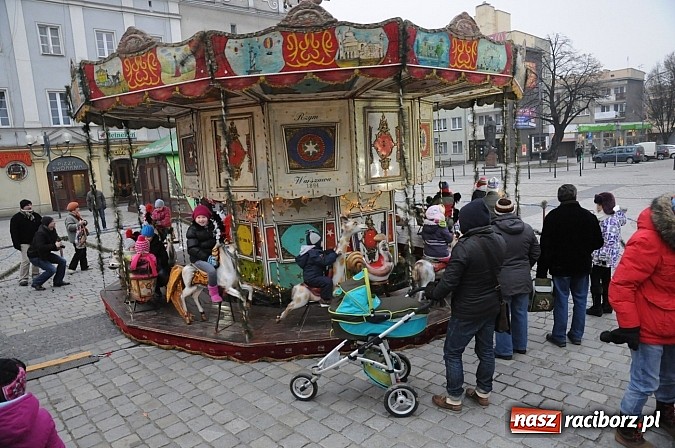 Zdjęcie w galerii na portalu naszraciborz.pl: Ruszyło kino w plenerze. Jutro Listy do M. na raciborskim Rynku wiadomości z regionu
