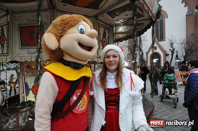 Zdjęcie w galerii na portalu naszraciborz.pl: Ruszyło kino w plenerze. Jutro Listy do M. na raciborskim Rynku wiadomości z regionu