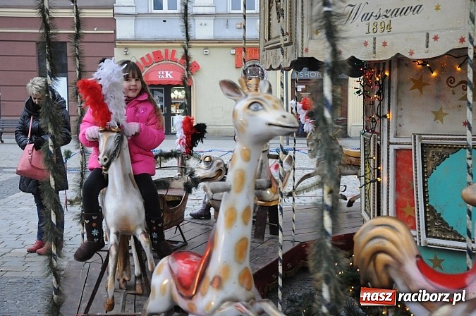Zdjęcie w galerii na portalu naszraciborz.pl: Ruszyło kino w plenerze. Jutro Listy do M. na raciborskim Rynku wiadomości z regionu
