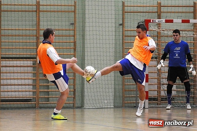 Zdjęcie w galerii na portalu naszraciborz.pl: Nieporozumienia w meczu kolejki wiadomości z regionu