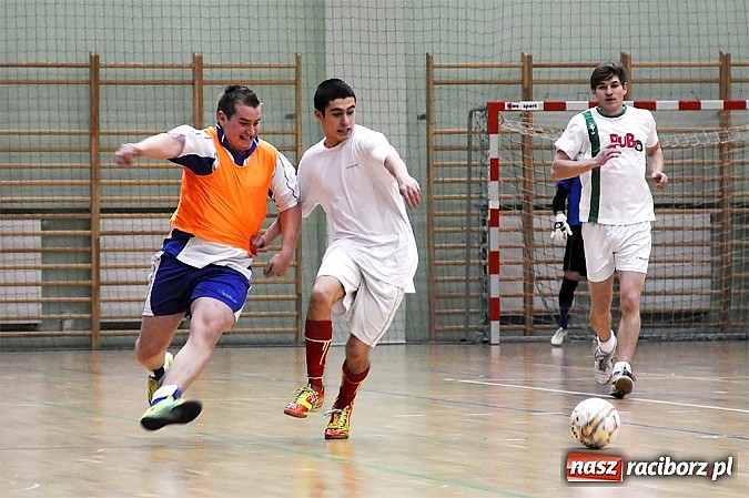 Zdjęcie w galerii na portalu naszraciborz.pl: Nieporozumienia w meczu kolejki wiadomości z regionu