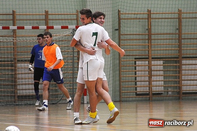 Zdjęcie w galerii na portalu naszraciborz.pl: Nieporozumienia w meczu kolejki wiadomości z regionu