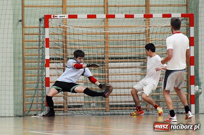 Zdjęcie w galerii na portalu naszraciborz.pl: Nieporozumienia w meczu kolejki wiadomości z regionu