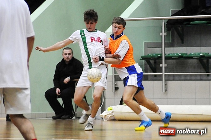 Zdjęcie w galerii na portalu naszraciborz.pl: Nieporozumienia w meczu kolejki wiadomości z regionu