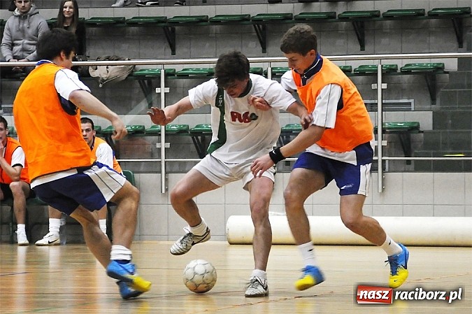 Zdjęcie w galerii na portalu naszraciborz.pl: Nieporozumienia w meczu kolejki wiadomości z regionu