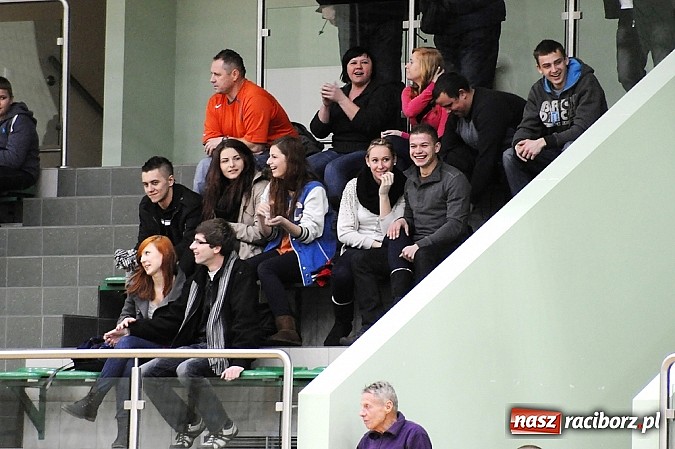 Zdjęcie w galerii na portalu naszraciborz.pl: Nieporozumienia w meczu kolejki wiadomości z regionu