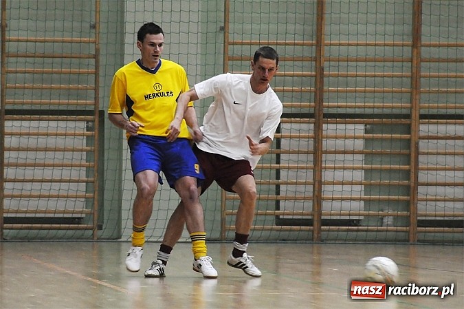 Zdjęcie w galerii na portalu naszraciborz.pl: Nieporozumienia w meczu kolejki wiadomości z regionu