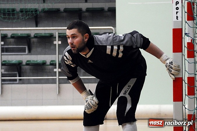 Zdjęcie w galerii na portalu naszraciborz.pl: Nieporozumienia w meczu kolejki wiadomości z regionu