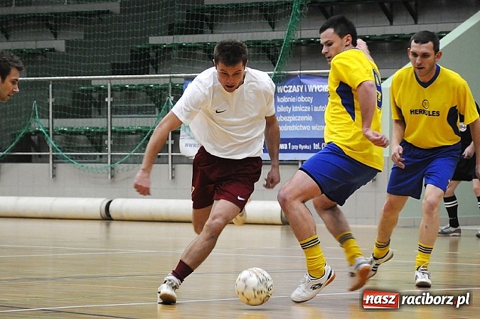 Zdjęcie w galerii na portalu naszraciborz.pl: Nieporozumienia w meczu kolejki wiadomości z regionu