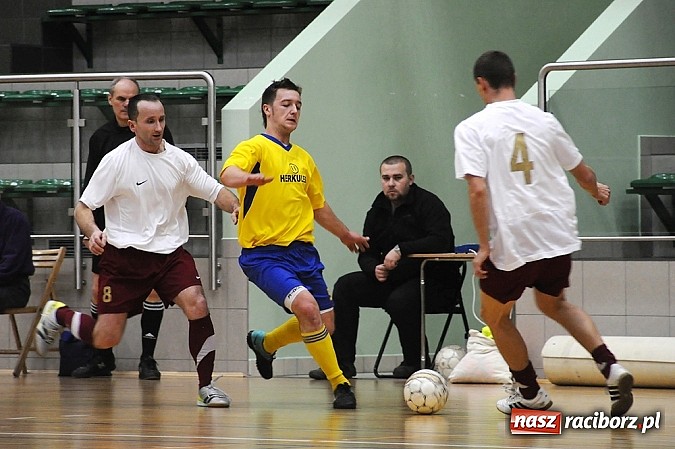 Zdjęcie w galerii na portalu naszraciborz.pl: Nieporozumienia w meczu kolejki wiadomości z regionu