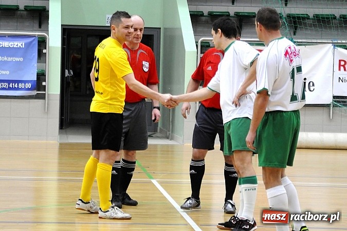 Zdjęcie w galerii na portalu naszraciborz.pl: Nieporozumienia w meczu kolejki wiadomości z regionu