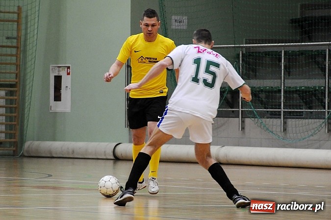 Zdjęcie w galerii na portalu naszraciborz.pl: Nieporozumienia w meczu kolejki wiadomości z regionu