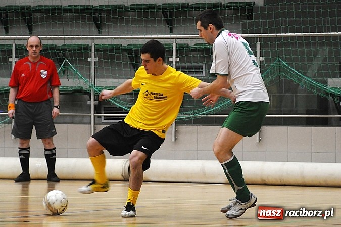 Zdjęcie w galerii na portalu naszraciborz.pl: Nieporozumienia w meczu kolejki wiadomości z regionu