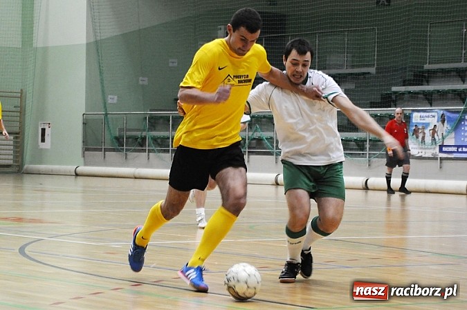 Zdjęcie w galerii na portalu naszraciborz.pl: Nieporozumienia w meczu kolejki wiadomości z regionu