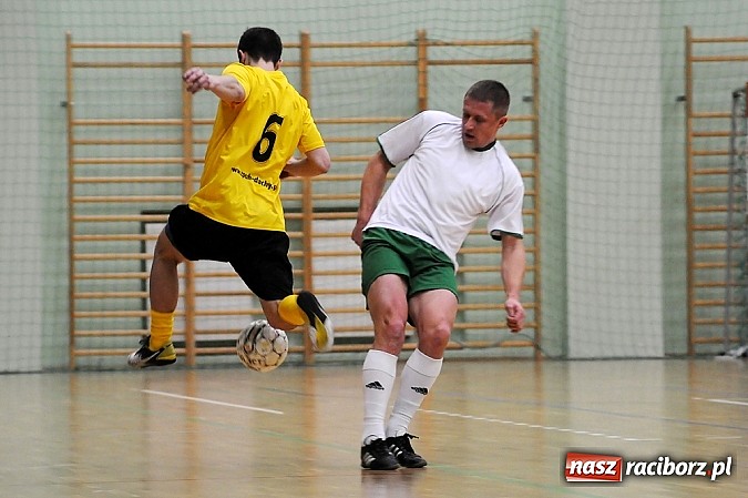 Zdjęcie w galerii na portalu naszraciborz.pl: Nieporozumienia w meczu kolejki wiadomości z regionu