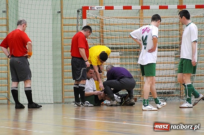 Zdjęcie w galerii na portalu naszraciborz.pl: Nieporozumienia w meczu kolejki wiadomości z regionu