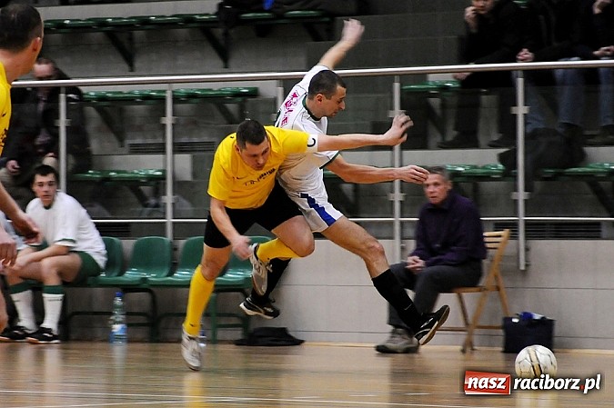 Zdjęcie w galerii na portalu naszraciborz.pl: Nieporozumienia w meczu kolejki wiadomości z regionu