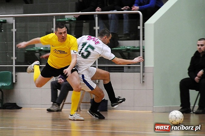 Zdjęcie w galerii na portalu naszraciborz.pl: Nieporozumienia w meczu kolejki wiadomości z regionu