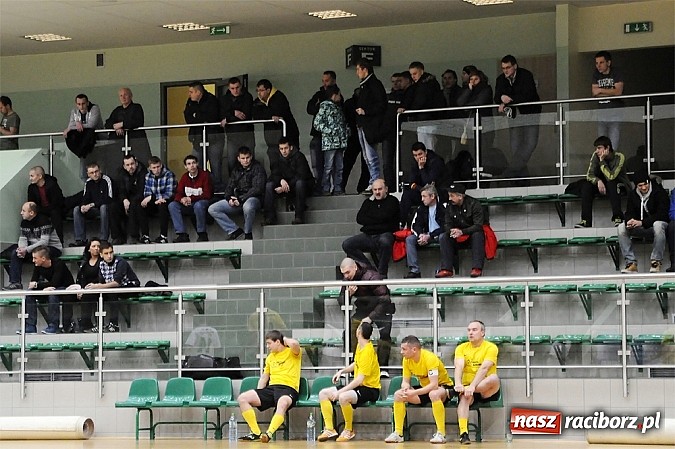 Zdjęcie w galerii na portalu naszraciborz.pl: Nieporozumienia w meczu kolejki wiadomości z regionu