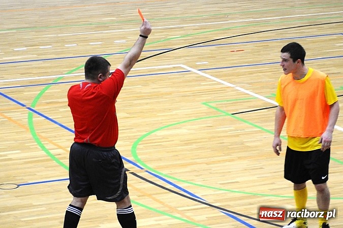 Zdjęcie w galerii na portalu naszraciborz.pl: Nieporozumienia w meczu kolejki wiadomości z regionu