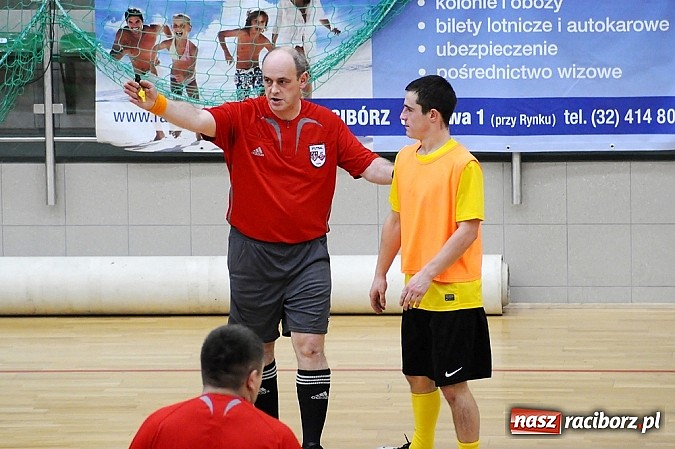Zdjęcie w galerii na portalu naszraciborz.pl: Nieporozumienia w meczu kolejki wiadomości z regionu