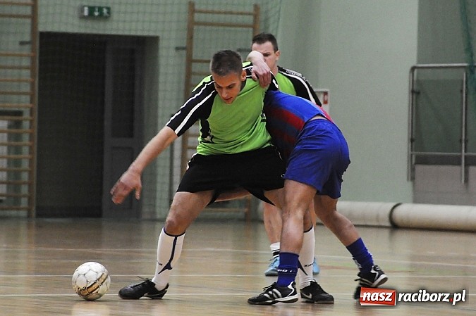 Zdjęcie w galerii na portalu naszraciborz.pl: Nieporozumienia w meczu kolejki wiadomości z regionu