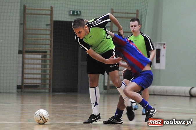 Zdjęcie w galerii na portalu naszraciborz.pl: Nieporozumienia w meczu kolejki wiadomości z regionu