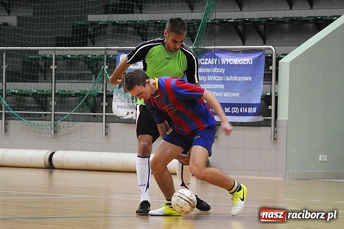Zdjęcie w galerii na portalu naszraciborz.pl: Nieporozumienia w meczu kolejki wiadomości z regionu