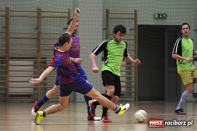 Zdjęcie w galerii na portalu naszraciborz.pl: Nieporozumienia w meczu kolejki wiadomości z regionu