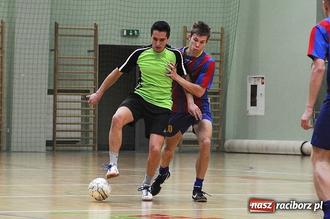 Zdjęcie w galerii na portalu naszraciborz.pl: Nieporozumienia w meczu kolejki wiadomości z regionu