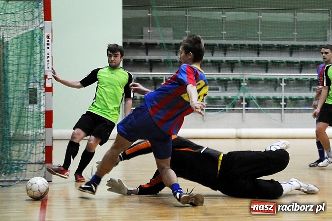 Zdjęcie w galerii na portalu naszraciborz.pl: Nieporozumienia w meczu kolejki wiadomości z regionu