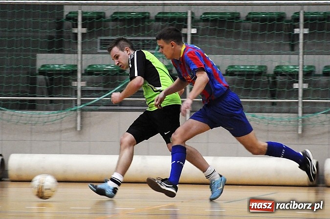 Zdjęcie w galerii na portalu naszraciborz.pl: Nieporozumienia w meczu kolejki wiadomości z regionu