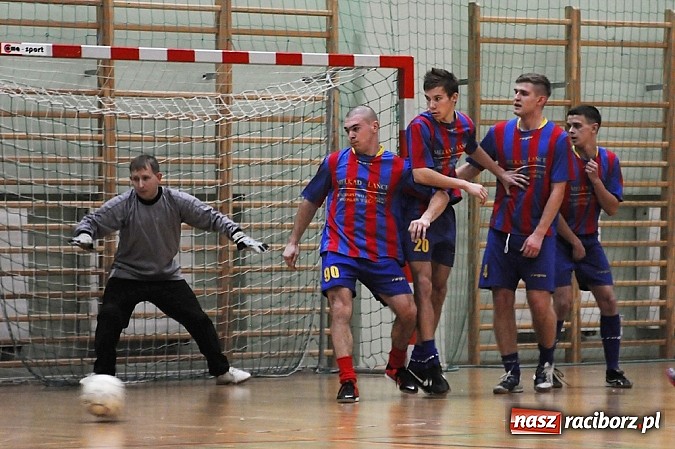 Zdjęcie w galerii na portalu naszraciborz.pl: Nieporozumienia w meczu kolejki wiadomości z regionu