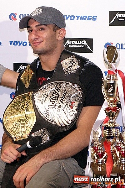 Zdjęcie w galerii na portalu naszraciborz.pl: Tomasiuk trenował u Mousasiego wiadomości z regionu