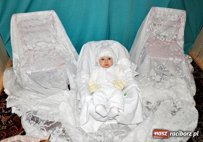 Zdjęcie w galerii na portalu naszraciborz.pl: Trzymiesięczny Adaś został aktorem. Zagrał dziś w Wojnowicach Dzieciątko Jezus wiadomości z regionu