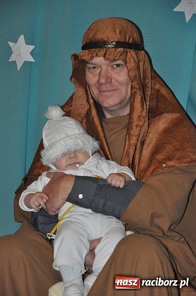 Zdjęcie w galerii na portalu naszraciborz.pl: Trzymiesięczny Adaś został aktorem. Zagrał dziś w Wojnowicach Dzieciątko Jezus wiadomości z regionu