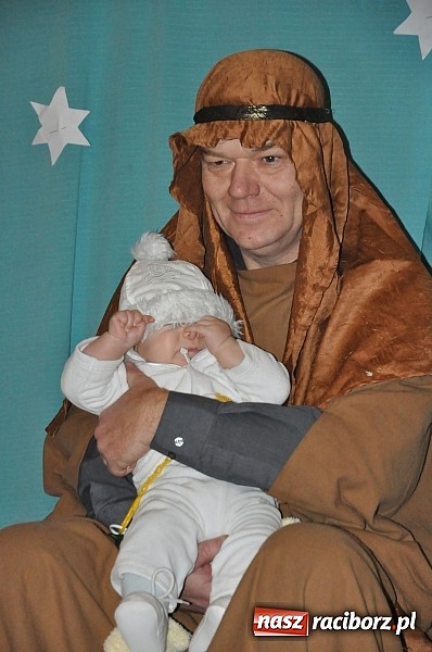 Zdjęcie w galerii na portalu naszraciborz.pl: Trzymiesięczny Adaś został aktorem. Zagrał dziś w Wojnowicach Dzieciątko Jezus wiadomości z regionu