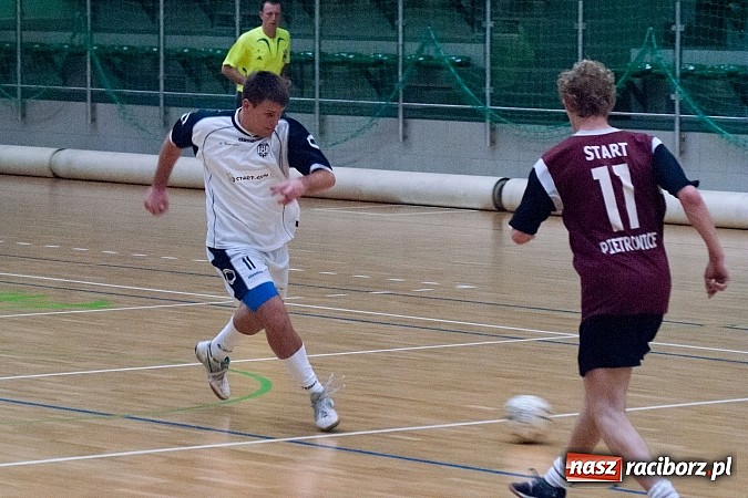 Zdjęcie w galerii na portalu naszraciborz.pl: Pokrycia Dachowe górą nad Galaktycznymi wiadomości z regionu