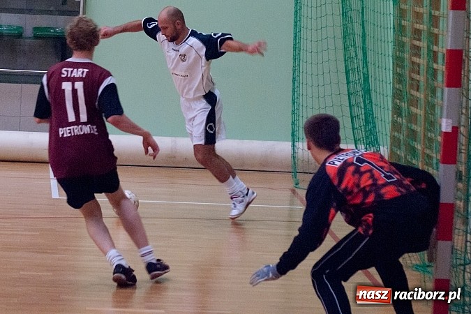 Zdjęcie w galerii na portalu naszraciborz.pl: Pokrycia Dachowe górą nad Galaktycznymi wiadomości z regionu