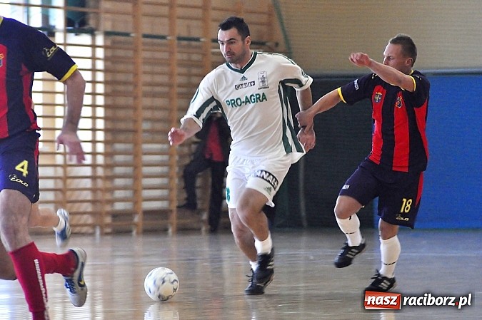 Zdjęcie w galerii na portalu naszraciborz.pl: Włókniarz ma patent na Sylwestra wiadomości z regionu