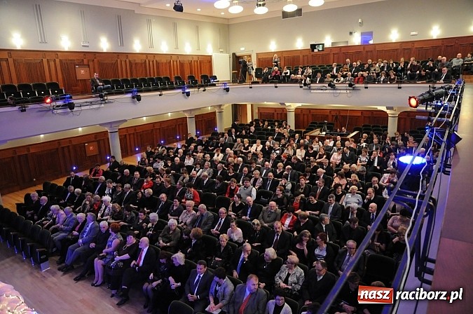 Zdjęcie w galerii na portalu naszraciborz.pl: Melodie świata - sylwestrowa gala w Raciborskim Centrum Kultury wiadomości z regionu