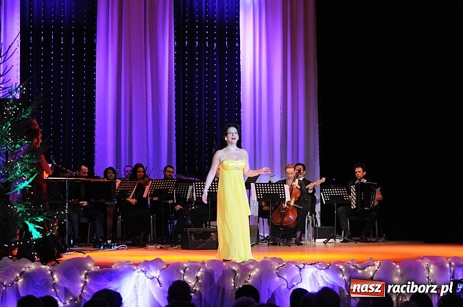 Zdjęcie w galerii na portalu naszraciborz.pl: Melodie świata - sylwestrowa gala w Raciborskim Centrum Kultury wiadomości z regionu