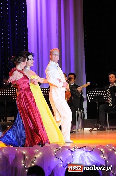 Zdjęcie w galerii na portalu naszraciborz.pl: Melodie świata - sylwestrowa gala w Raciborskim Centrum Kultury wiadomości z regionu